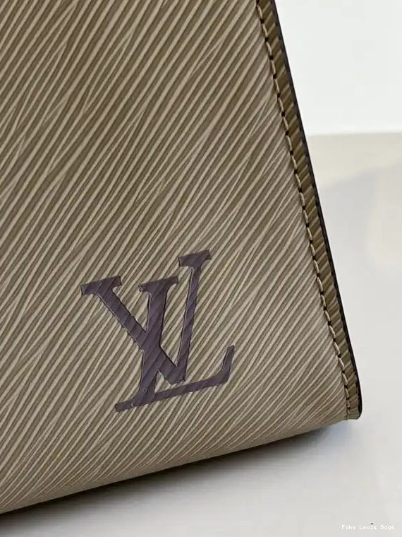 Eliminating the middleman and passing on savings to you. With massive production and tax-free benefits SAC PLAT VUITTON LOUIS PETIT 0329